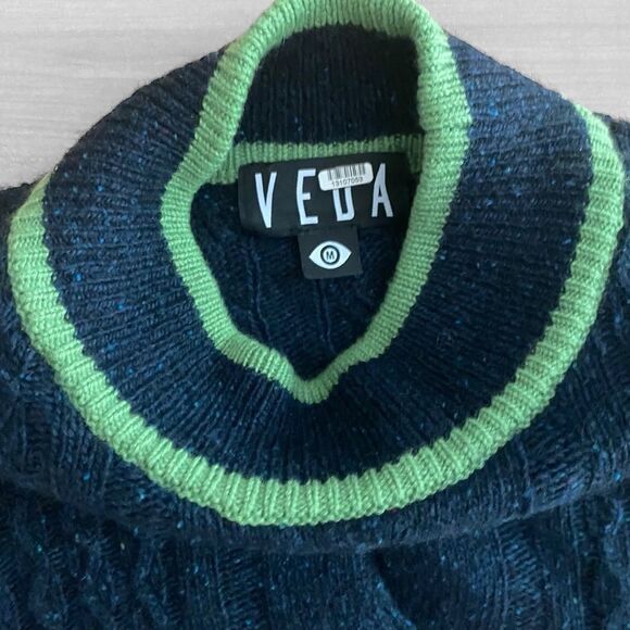 VEDA Paro Wool Sweater Size Medium - Picture 4 of 6